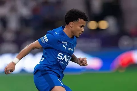 كايو سيزار يودع الهلال السعودي ويعلن انتقاله إلى كورنثيانز رسميًا 